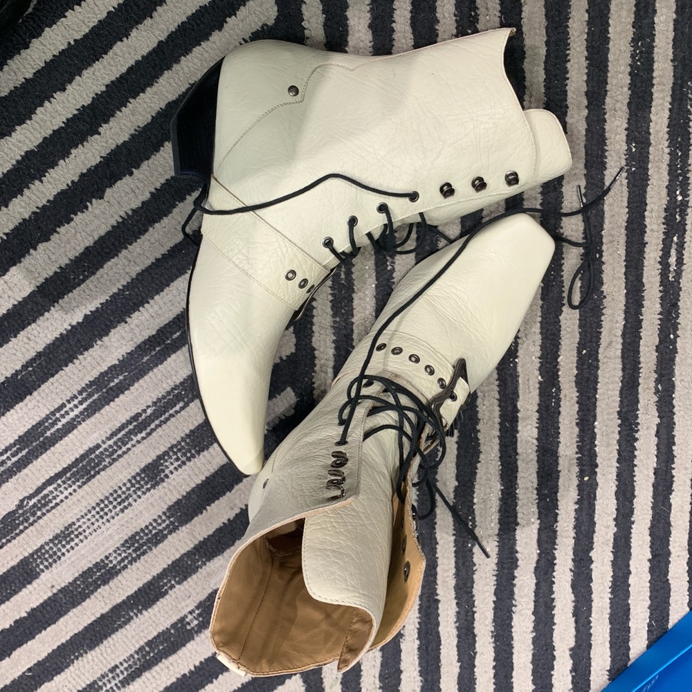 NWT John Fluevog Agnes cream white laced women’s booties Sz.13 w/ box & dust bag